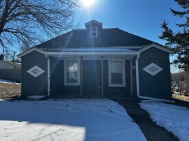 2704 Mary St in St. Joseph, MO - Building Photo