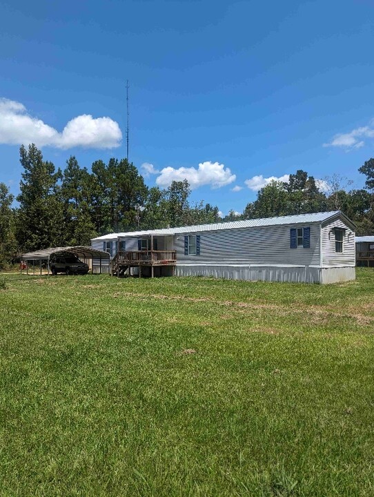 26684 Oliver Wheat Rd in Livingston, LA - Building Photo