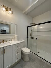 2037 St Salazar Cir in Modesto, CA - Foto de edificio - Building Photo