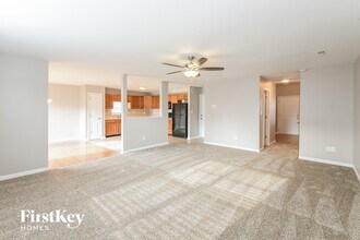 2334 Layton Park Dr in Indianapolis, IN - Foto de edificio - Building Photo