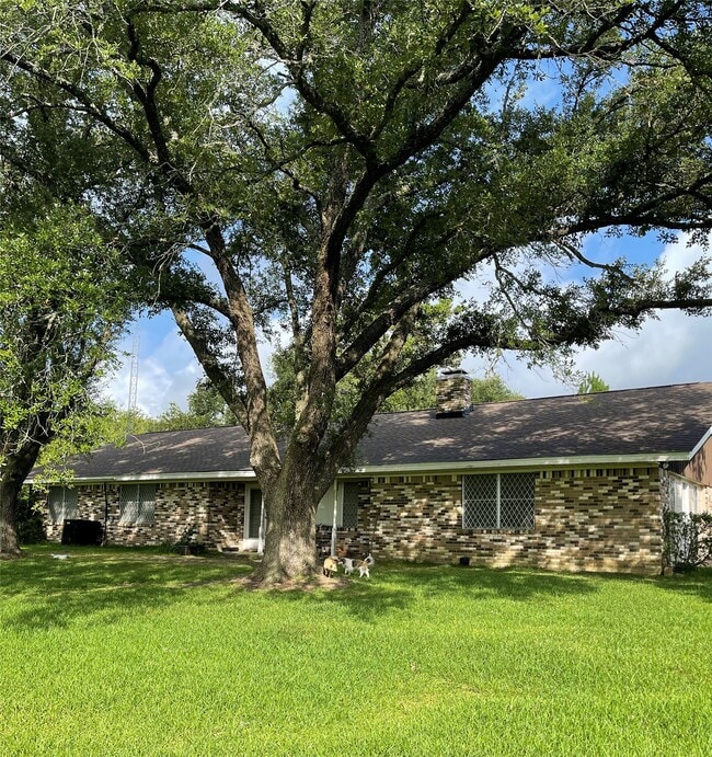 2301 TX-19 in Huntsville, TX - Building Photo - Building Photo