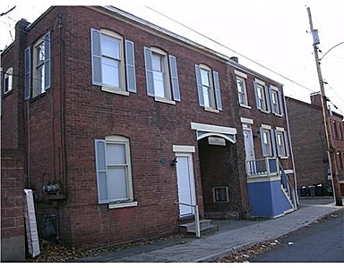 9 E Parmenter St in Newburgh, NY - Foto de edificio