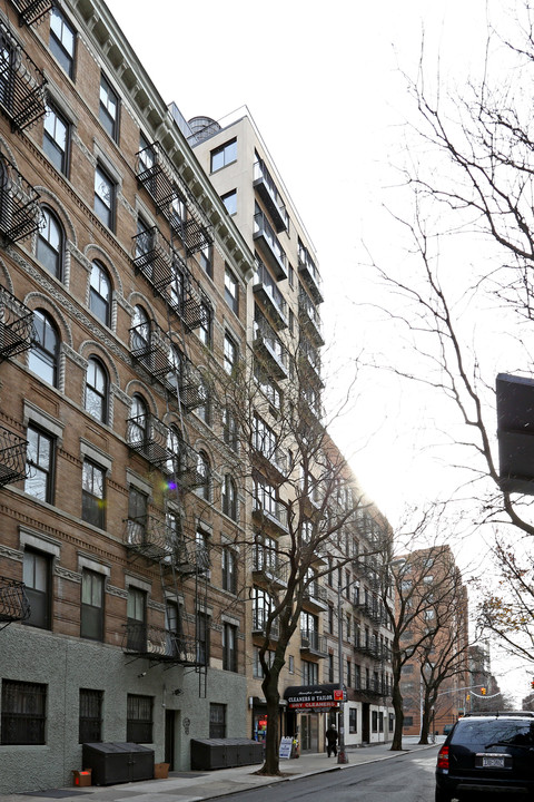 Golden Place in New York, NY - Building Photo