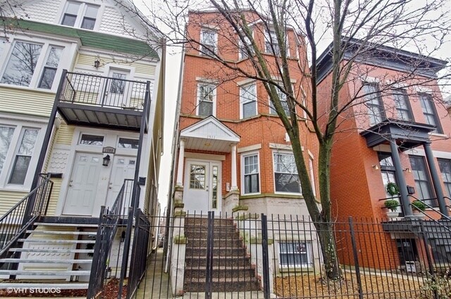 property at 1511 W Wellington Ave
