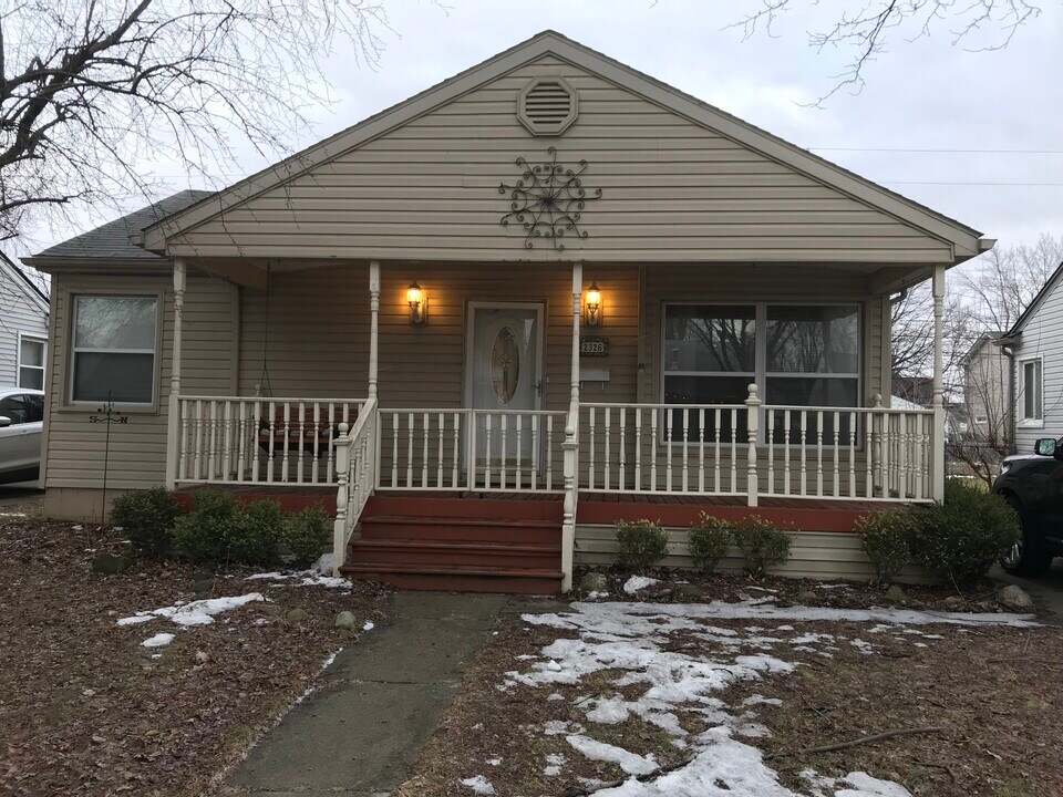 2326 Barrett Ave in Royal Oak, MI - Building Photo