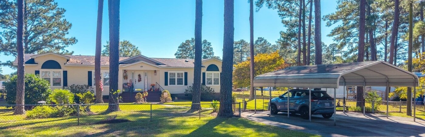 Liberty Estates in Raeford, NC - Building Photo