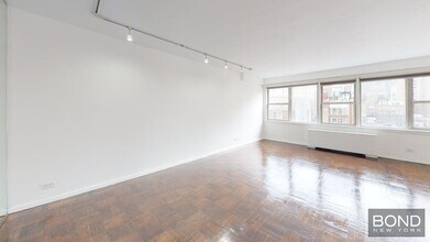 155 E 34th St in New York, NY - Foto de edificio - Building Photo