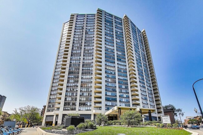 property at 3930 N Pine Grove Ave