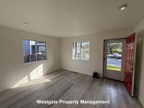 737 Judith Ct in Petaluma, CA - Foto de edificio - Building Photo