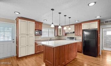 8398 Beverly Pl in El Paso, TX - Building Photo - Building Photo