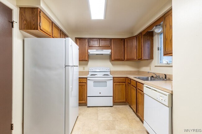 140 Ayrault Dr in Buffalo, NY - Building Photo - Building Photo