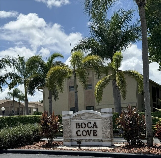 property at 9539 Boca Cove Cir
