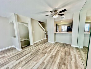 821 America Way in Del Mar, CA - Building Photo - Building Photo
