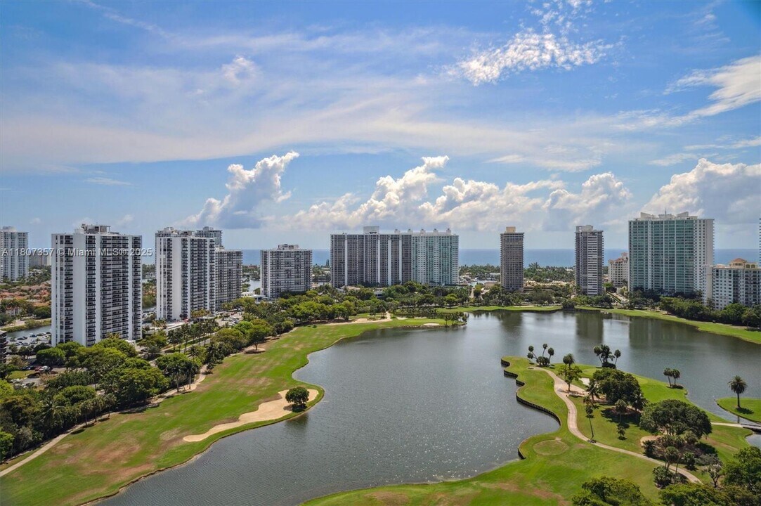20225 NE 34th Ct in Miami, FL - Building Photo