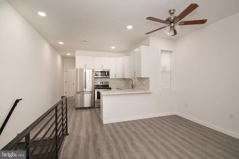 2437 S 13th St in Philadelphia, PA - Building Photo