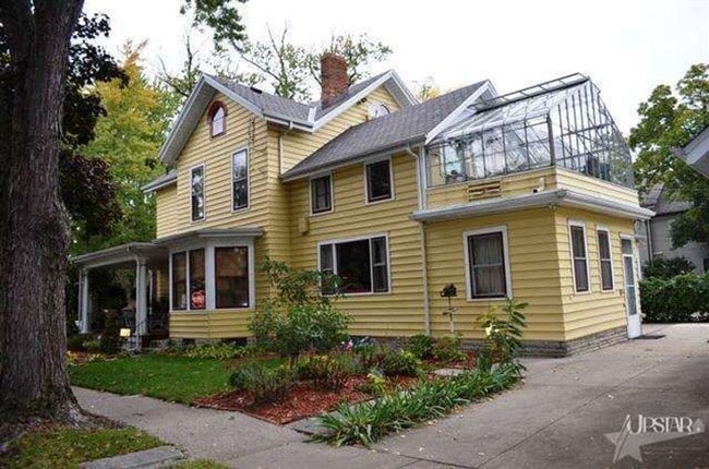 property at 1127 W Wayne St
