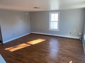 51 Chase St, Unit 2 in Burlington, VT - Foto de edificio - Building Photo