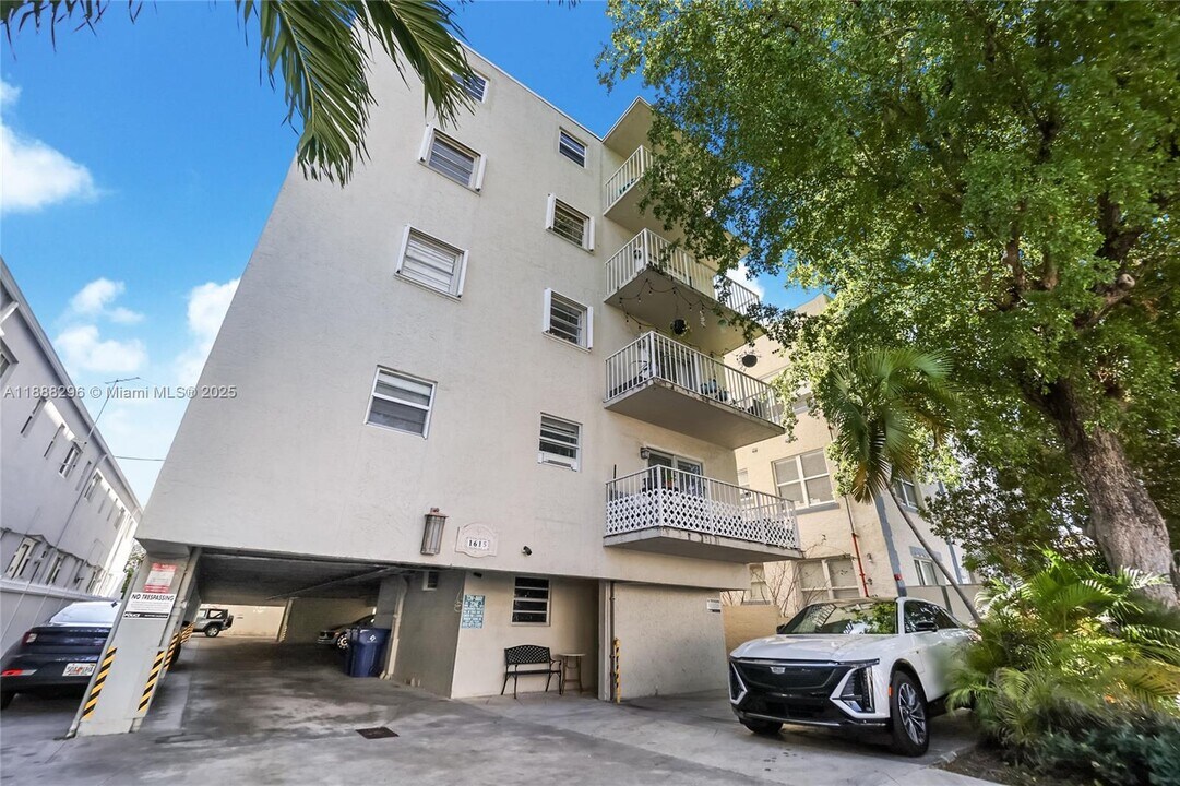 1615 Meridian Ave in Miami Beach, FL - Building Photo