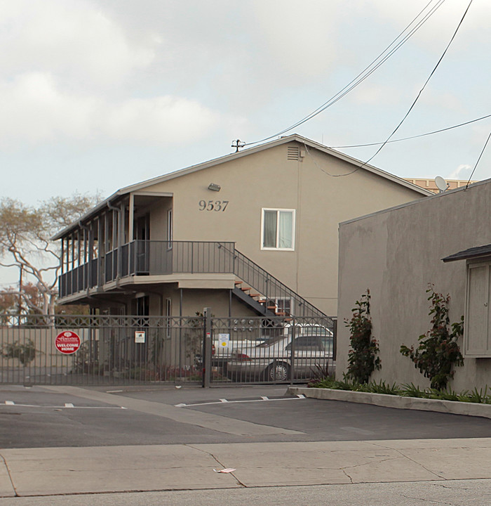 Apartments in Bellflower, CA - Foto de edificio