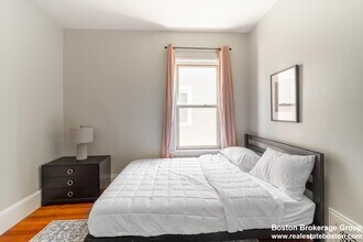 789 Columbia Rd, Unit 2 in Boston, MA - Foto de edificio - Building Photo