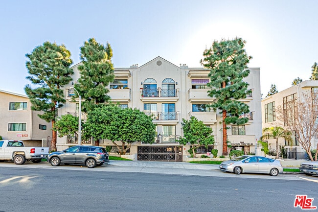 860 S Lucerne Blvd in Los Angeles, CA - Building Photo - Building Photo