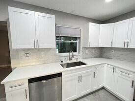 125 Barcelona Dr in Royal Palm Beach, FL - Building Photo