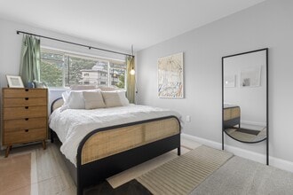 Halpine View in Rockville, MD - Foto de edificio - Building Photo