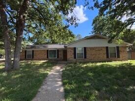 2265 Leaning Oaks in Flint, TX - Building Photo