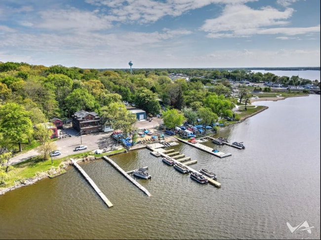 115 Nippersink Blvd in Fox Lake, IL - Building Photo - Building Photo