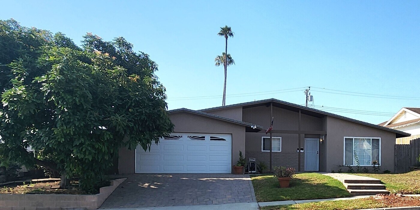 467 Alpine Ave in Ventura, CA - Building Photo