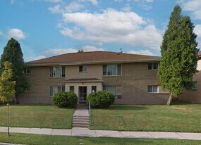 7711 W Hampton Ave in Milwaukee, WI - Building Photo