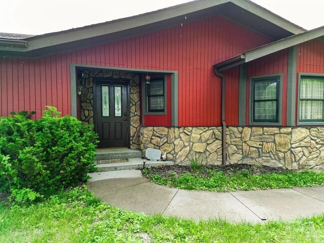 6050 S Sinclair Rd in Columbia, MO - Building Photo - Building Photo