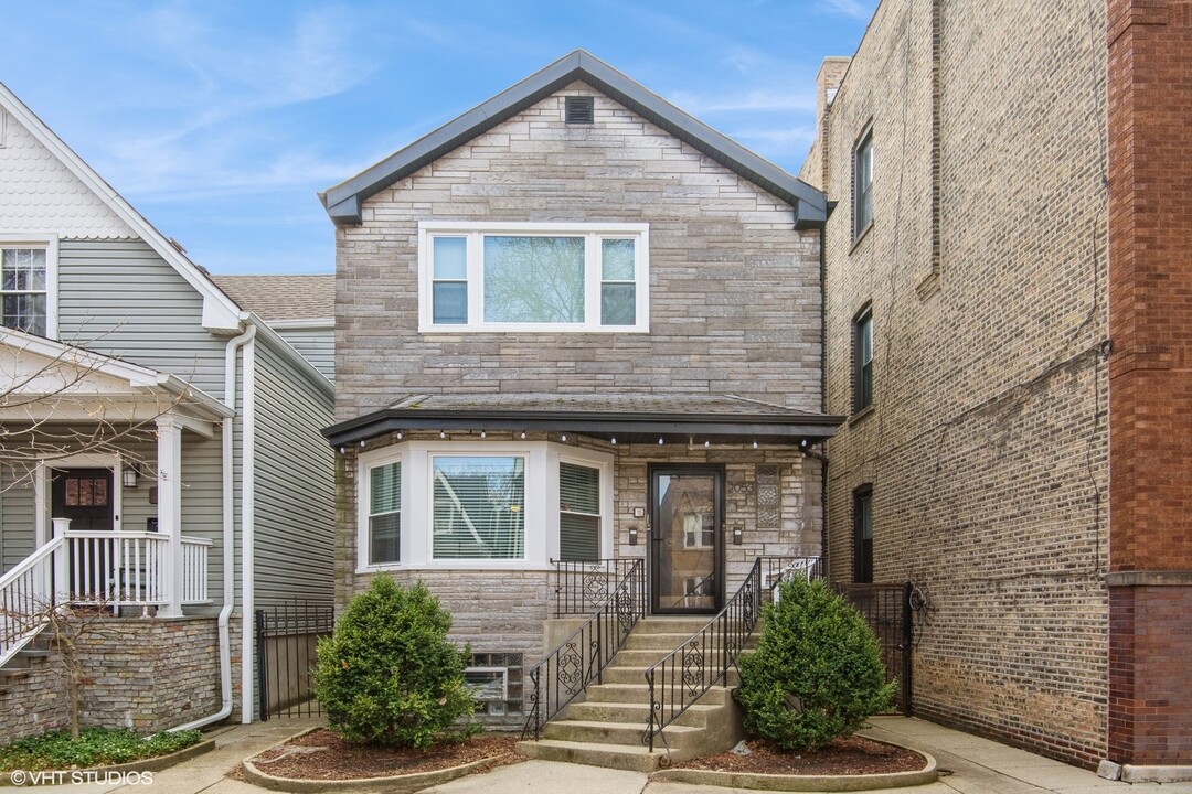 2053 W Cuyler Ave in Chicago, IL - Building Photo