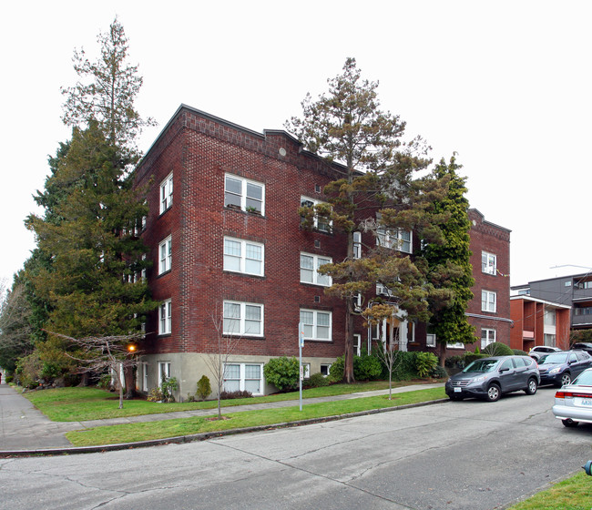 Lisa Carol Apartments in Seattle, WA - Building Photo - Building Photo