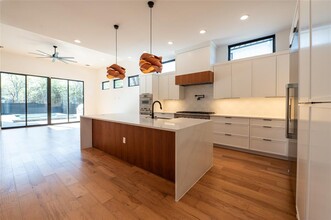 6005 Grover Ave in Austin, TX - Building Photo - Building Photo