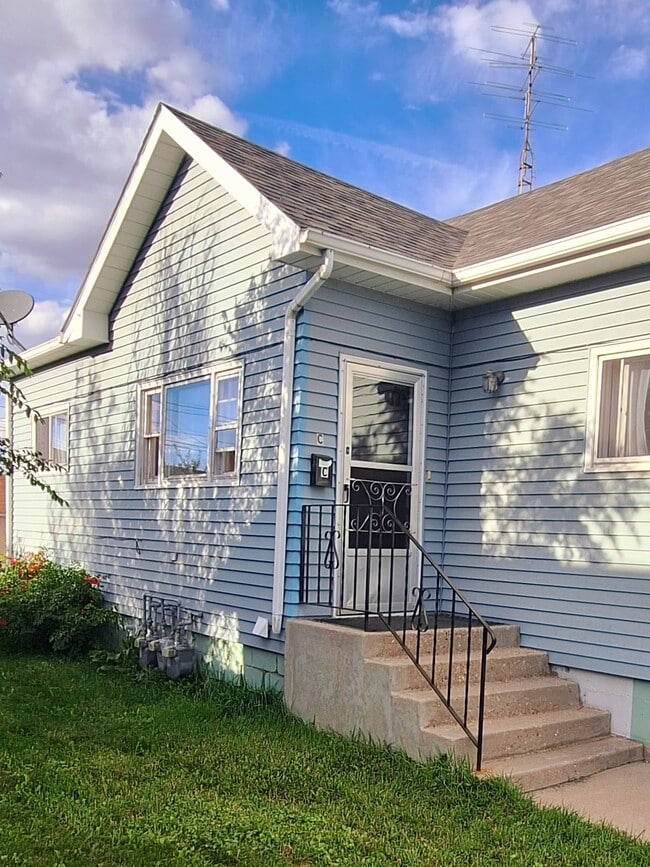 1608 E 12th St, Unit C