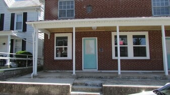332 E Fort St in Shippensburg, PA - Building Photo