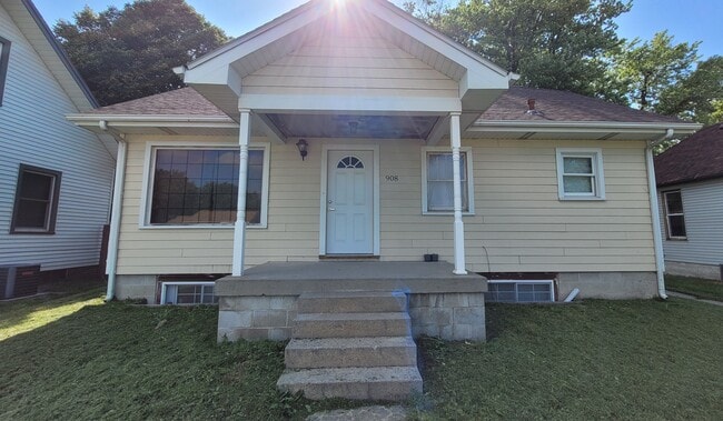 property at 908 S 1st St