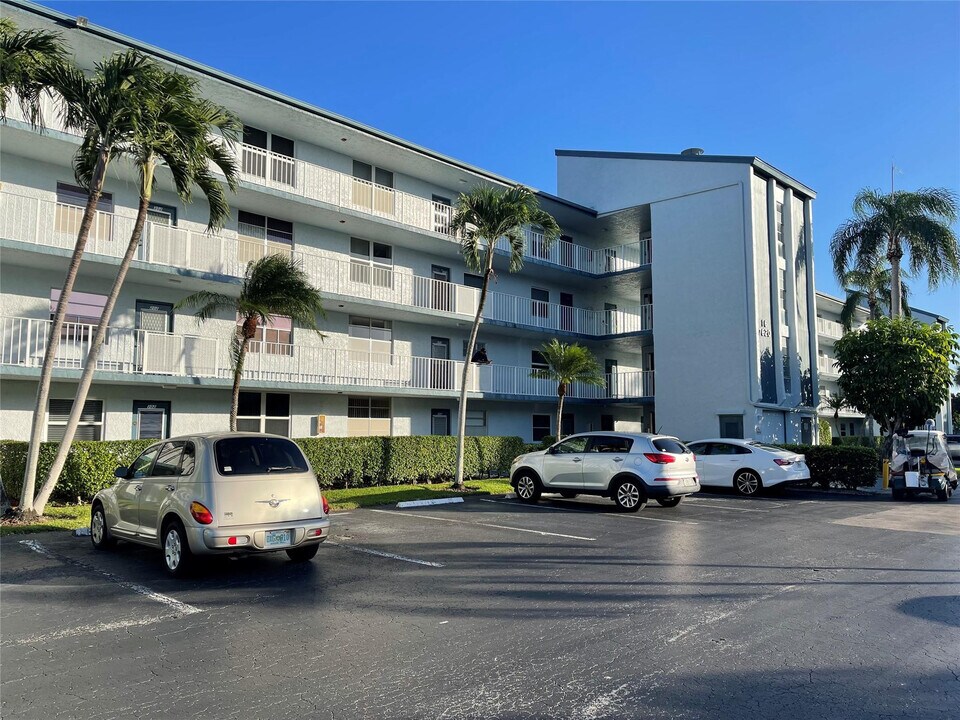 7620 NW 18th St in Margate, FL - Building Photo