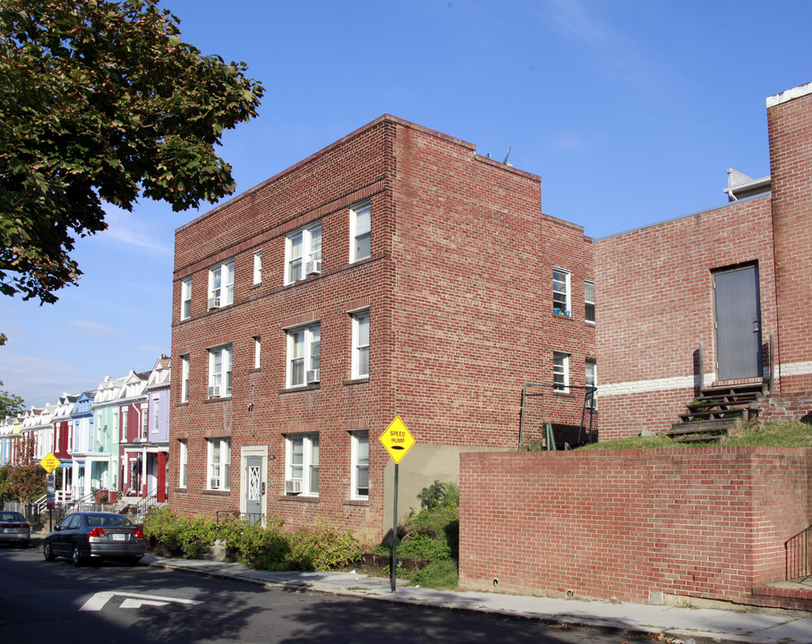 733 Hobart Pl NW in Washington, DC - Building Photo