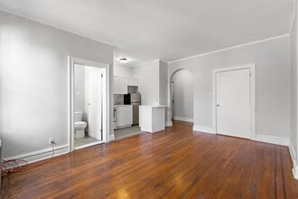 821 Bergen Ave in Jersey City, NJ - Foto de edificio - Building Photo