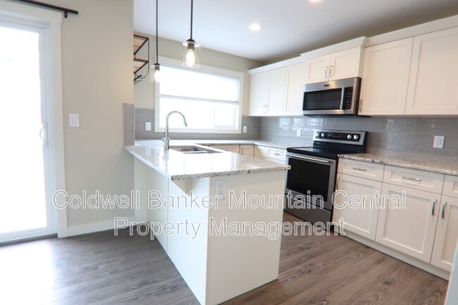 1391 Starling Dr NW in Edmonton, AB - Building Photo - Building Photo