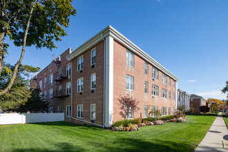 55 Lenox Rd in Rockville Centre, NY - Building Photo - Building Photo