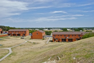 Butler Place Apartments in Fort Worth, TX - Foto de edificio - Building Photo