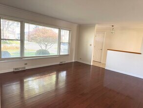860 Madelyn Dr in Des Plaines, IL - Building Photo - Building Photo