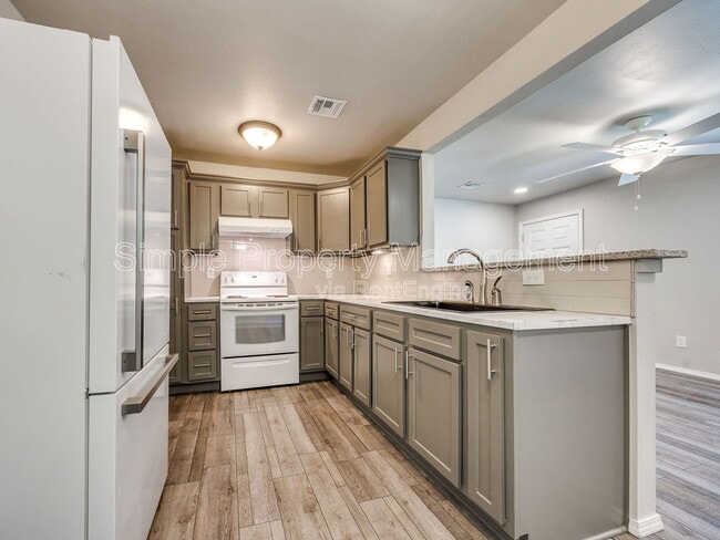property at 215 W Kittyhawk Dr