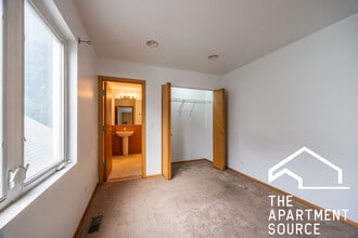 1049 N Winchester Ave, Unit 2F in Chicago, IL - Building Photo - Building Photo