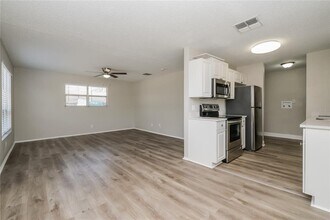 425 S Disston Ave in Tarpon Springs, FL - Building Photo - Building Photo