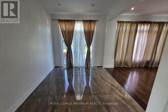 2 Philson Ct in Innisfil, ON - Building Photo - Building Photo