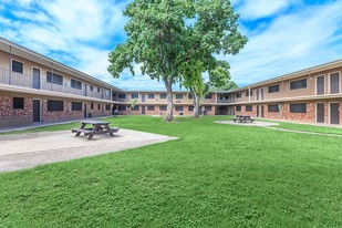 Oak Tree Apartments